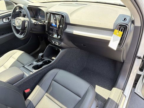 New 2026 Volvo XC40 B5 Core AWD/4WD image 21