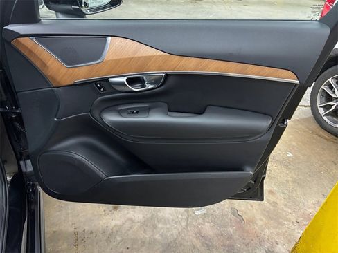 Certified 2025 Volvo XC90 B5 Plus w/ Protection Package Premier image 22
