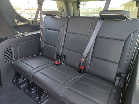 Used 2022 GMC Yukon XL SLT w/ SLT Premium Package AWD/4WD image 14