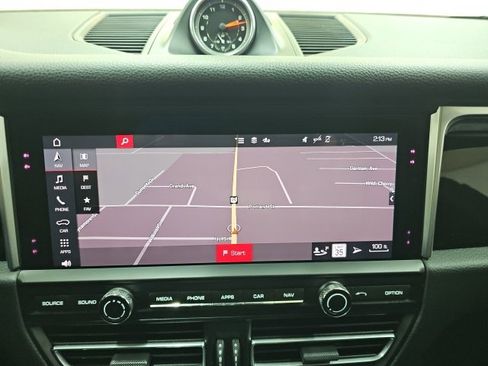 Used 2021 Porsche Macan image 2