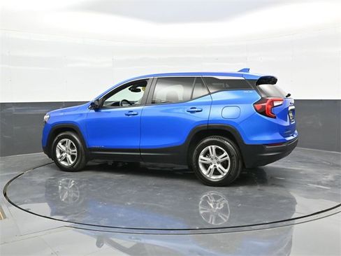 Used 2024 GMC Terrain SLE image 4