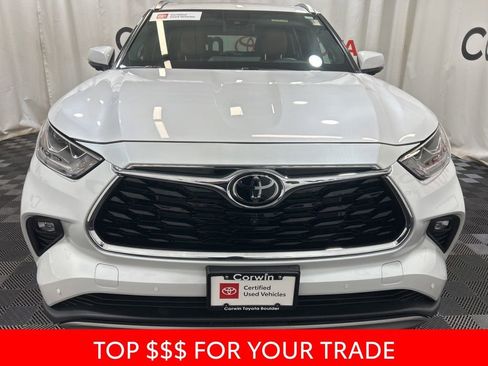 Used 2025 Toyota Highlander Platinum image 2