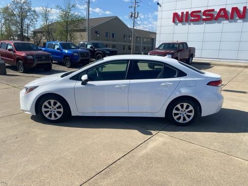 Used 2024 Toyota Corolla LE image 3