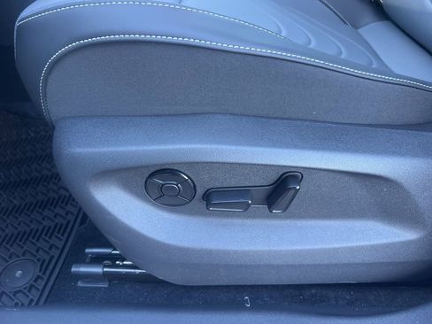 New 2026 Volkswagen Tiguan SE image 18