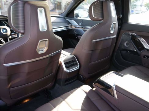 Used 2025 BMW 750e xDrive image 10