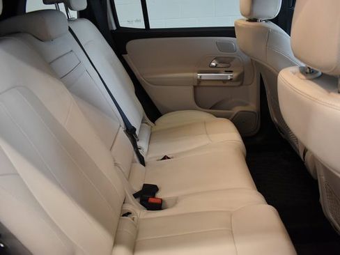 Used 2022 Mercedes-Benz GLB 250 4MATIC image 19