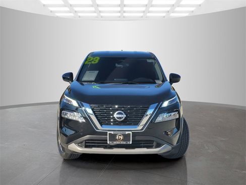 Used 2023 Nissan Rogue SV image 2