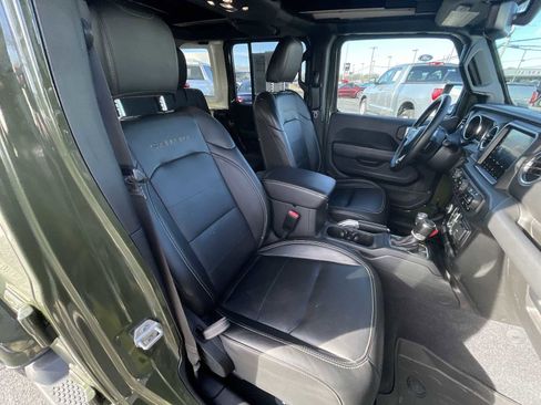 Used 2022 Jeep Wrangler Unlimited Sahara w/ Cold Weather Group image 28