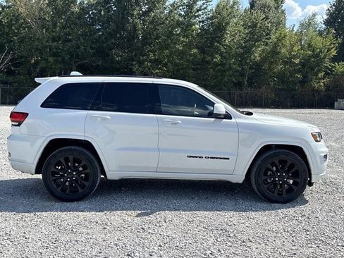 Used 2020 Jeep Grand Cherokee Altitude AWD/4WD image 2
