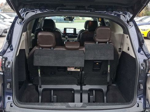 Certified 2021 Toyota Sienna Platinum image 34