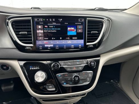 Used 2023 Chrysler Pacifica Touring-L FWD image 39