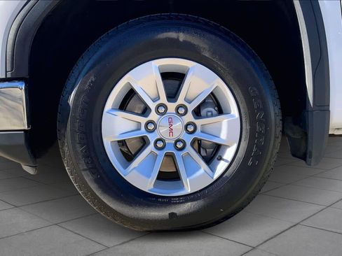 Used 2024 GMC Sierra 1500 SLE image 10