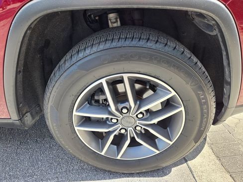 Used 2020 Jeep Grand Cherokee Limited AWD/4WD image 21