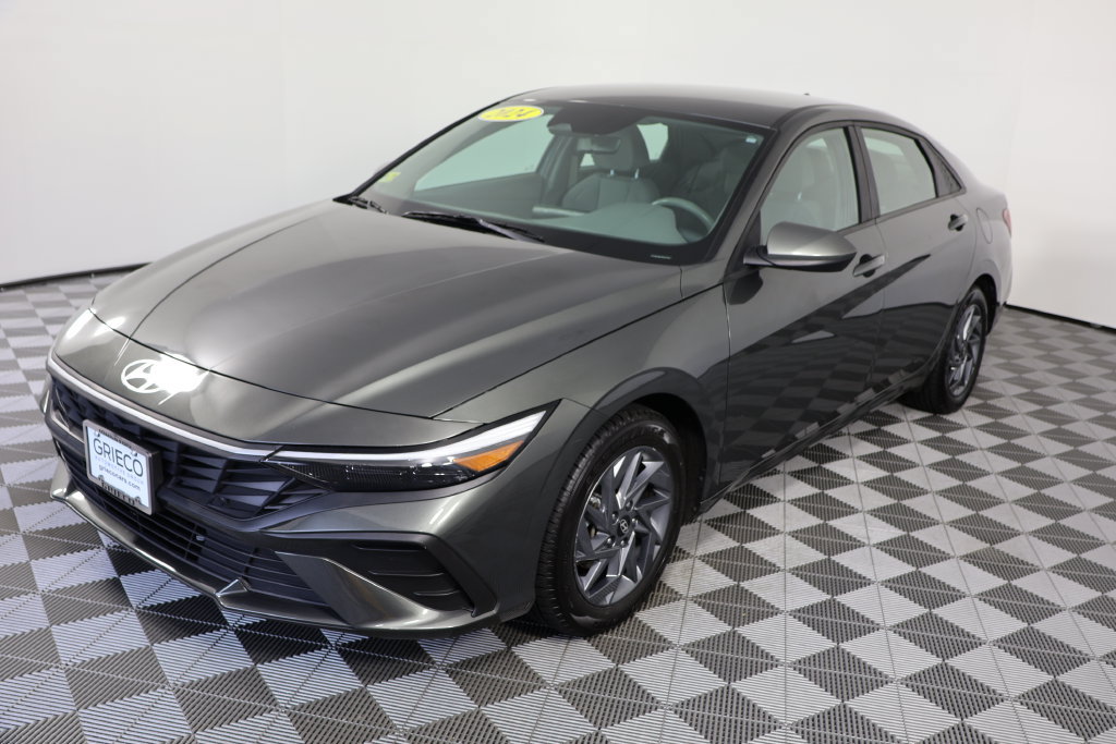 Used 2024 Hyundai Elantra SEL FWD image 4