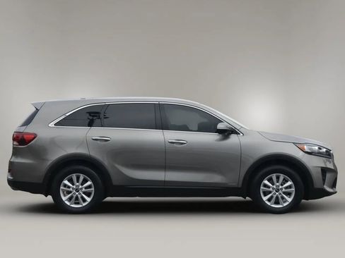 Used 2019 Kia Sorento LX image 15