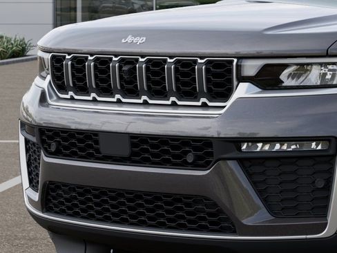 New 2026 Jeep Grand Cherokee Limited w/ Luxury Tech Group II AWD/4WD image 11