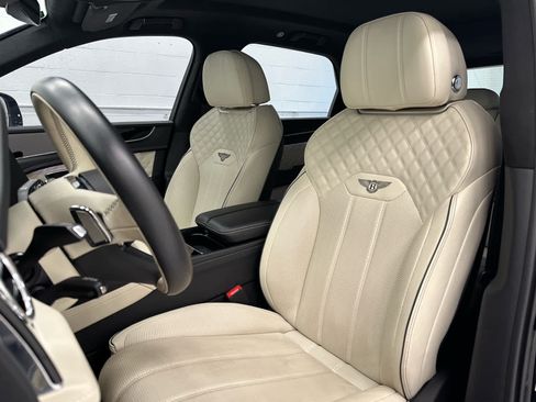 Used 2023 Bentley Bentayga AWD/4WD image 13