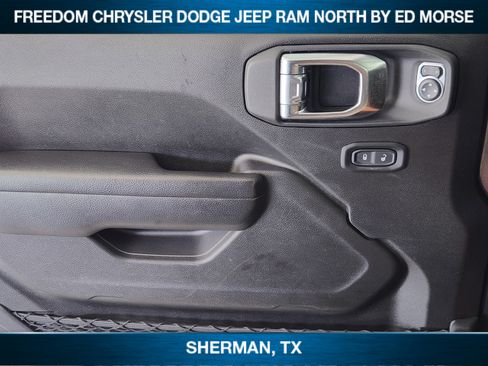 Used 2025 Jeep Wrangler Unlimited Sport AWD/4WD image 16