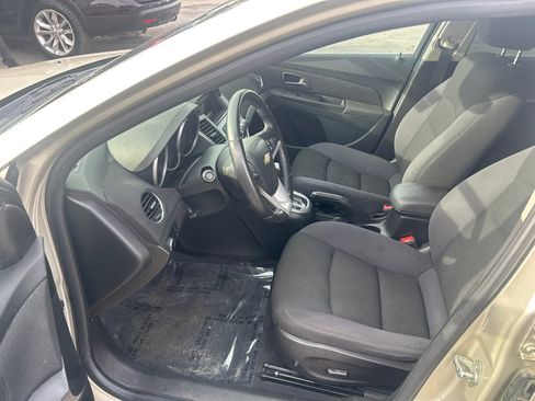 Used 2013 Chevrolet Cruze LT image 9