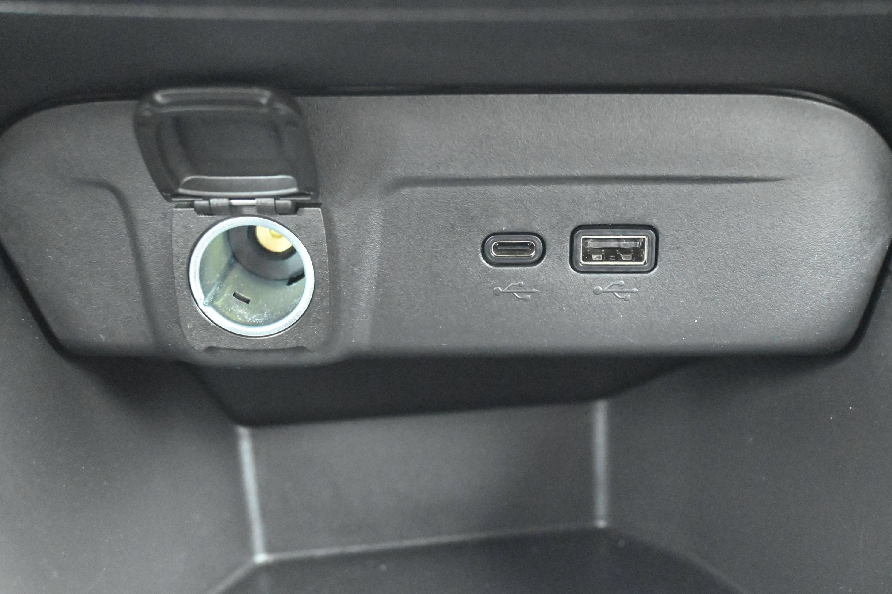 Certified 2025 Chevrolet Trax LS w/ LS Convenience Package FWD image 18