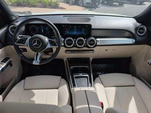 Used 2025 Mercedes-Benz GLB 250 4MATIC image 18