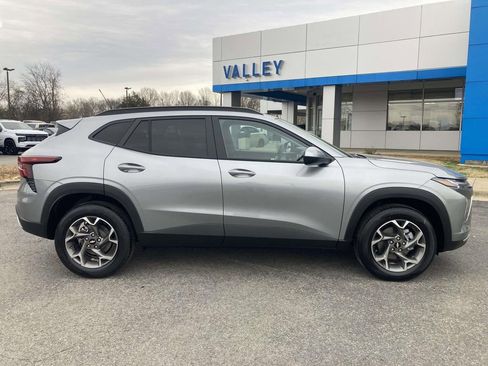 New 2026 Chevrolet Trax LT w/ Sunroof Package FWD image 2