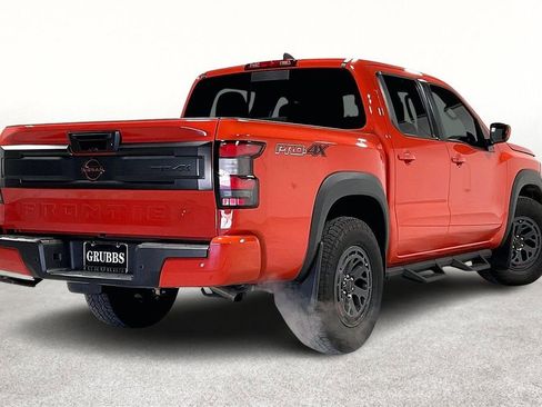 Used 2025 Nissan Frontier PRO-4X image 2