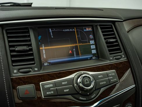 Used 2017 INFINITI QX80 4WD w/ Driver Assistance Package image 26