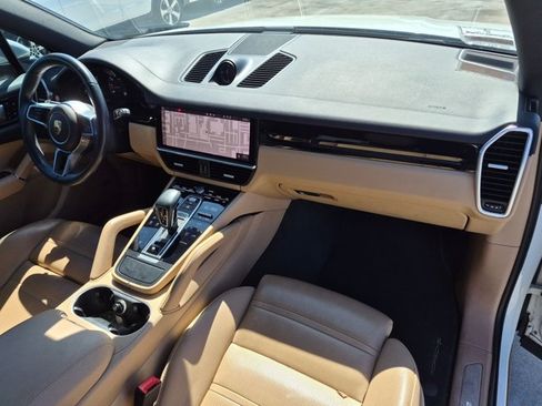 Used 2021 Porsche Cayenne AWD/4WD image 22