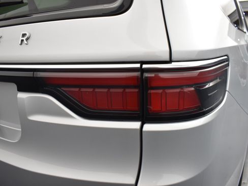 Used 2024 Jeep Wagoneer L 4WD image 8