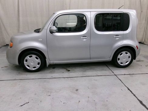 Used 2010 Nissan Cube 1.8 S w/ Interior Illumination Pkg FWD image 5