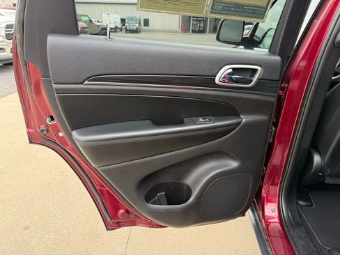 Used 2020 Jeep Grand Cherokee Limited w/ Luxury Group II image 16