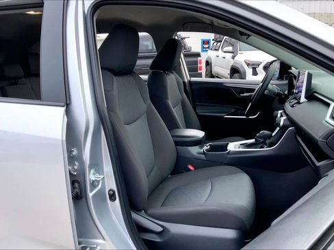 Used 2025 Toyota RAV4 XLE image 9