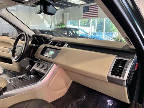 Used 2017 Land Rover Range Rover Sport HSE image 11