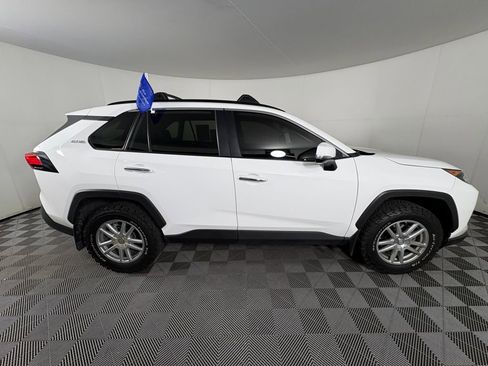 Used 2021 Toyota RAV4 LE image 8
