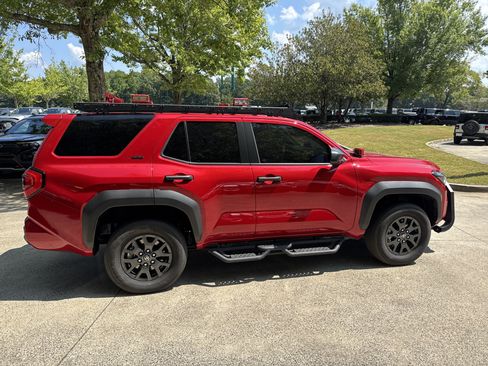 Used 2025 Toyota 4Runner SR5 AWD/4WD image 8