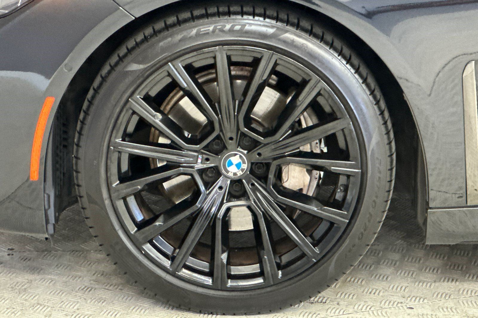 Used 2022 BMW 740i w/ M Sport Package RWD image 12
