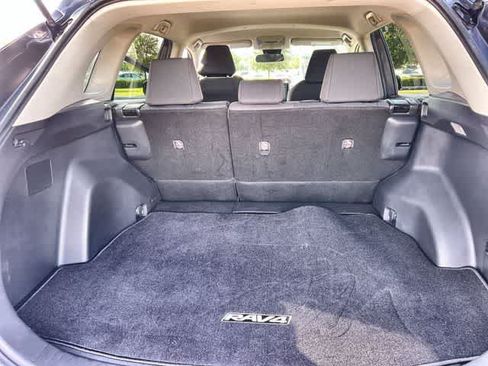 Used 2021 Toyota RAV4 LE w/ Carpet Mat Package (TMS) FWD image 20