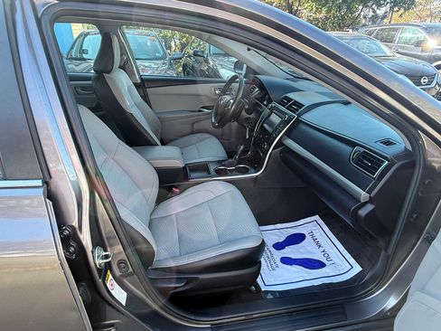 Used 2017 Toyota Camry SE image 29