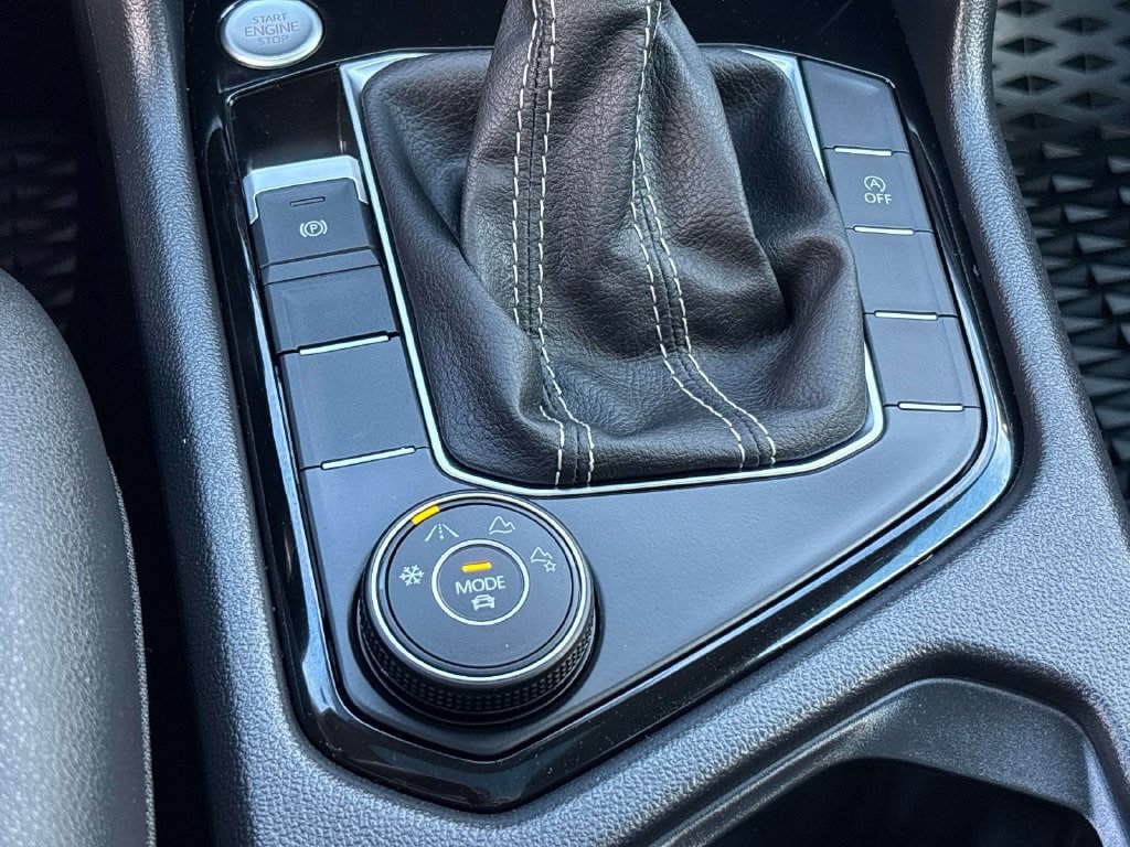 Certified 2024 Volkswagen Taos SEL AWD/4WD image 27
