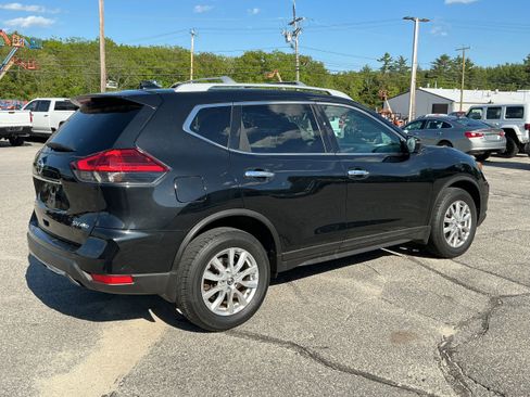Used 2017 Nissan Rogue SV w/ Sun & Sound Touring Package AWD/4WD image 4