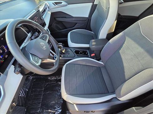 New 2026 Volkswagen Taos SE image 4