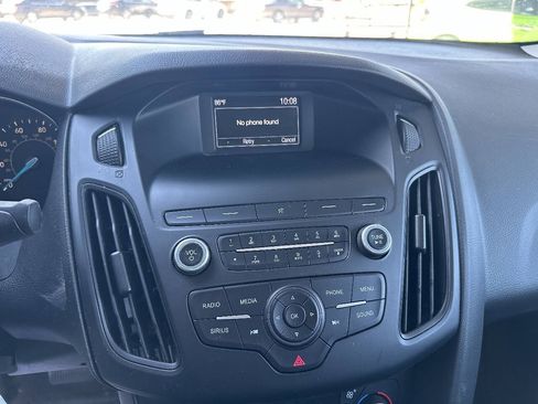 Used 2018 Ford Focus SE w/ SE Appearance Package FWD image 10