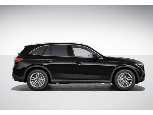 Used 2023 Mercedes-Benz GLC 300 4MATIC image 2