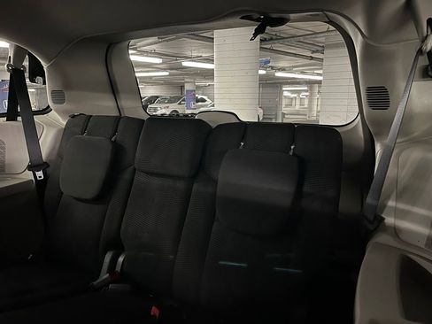 Used 2020 Dodge Grand Caravan SE w/ Rear Park Assist Package FWD image 16