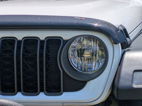 Used 2025 Jeep Wrangler Sport AWD/4WD image 9