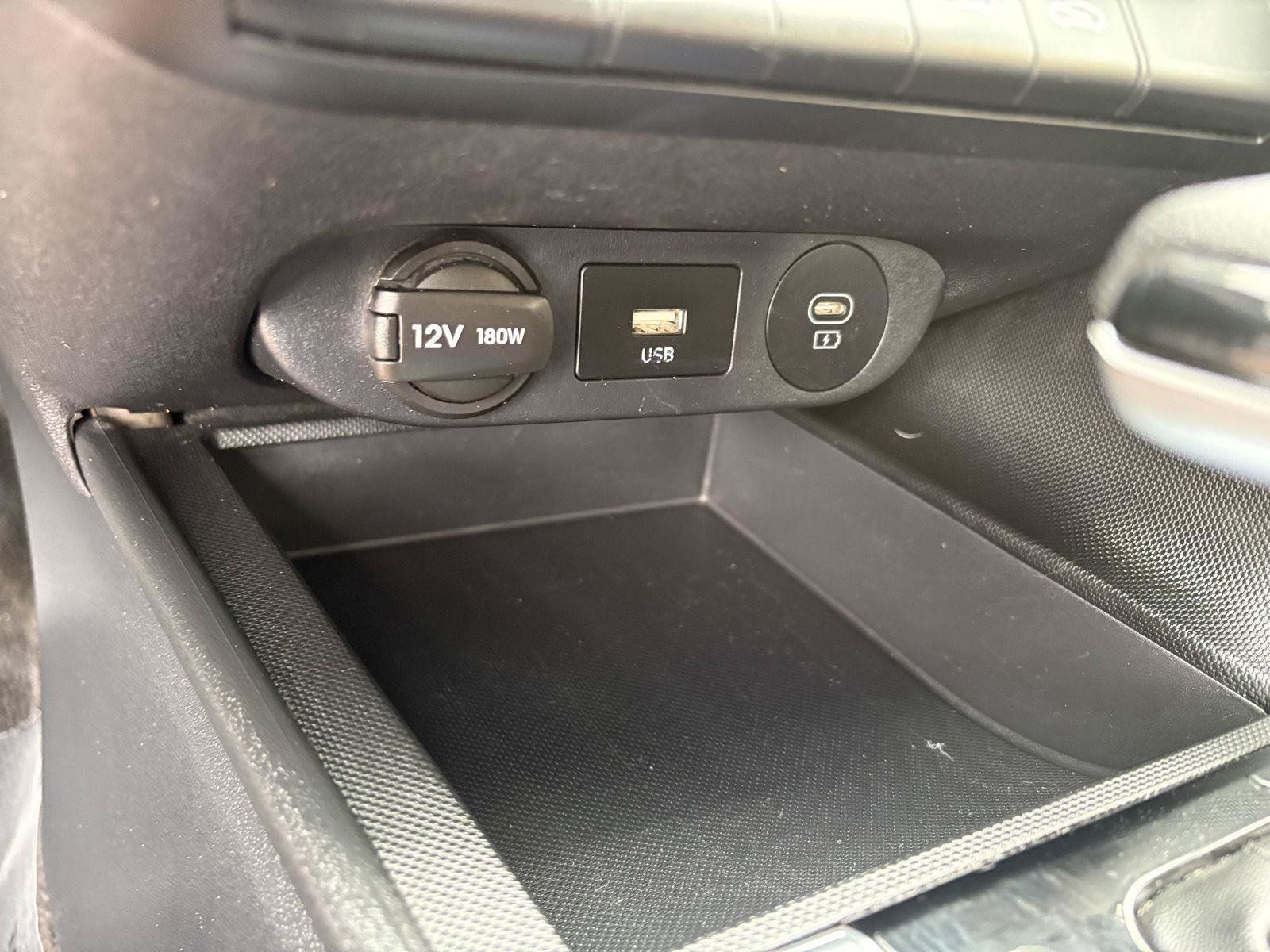 Used 2024 Hyundai Elantra SEL FWD image 31