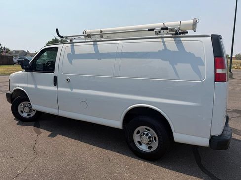 Used 2015 Chevrolet Express 2500 RWD image 2