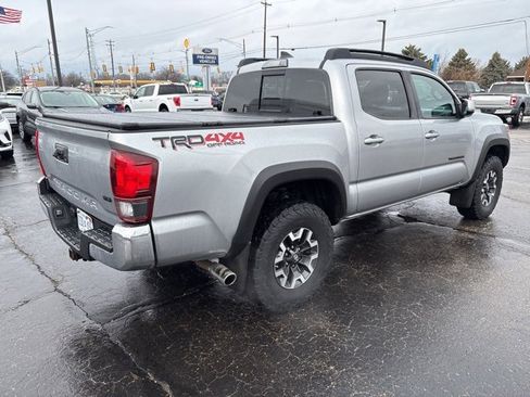 Used 2019 Toyota Tacoma TRD Off-Road image 5