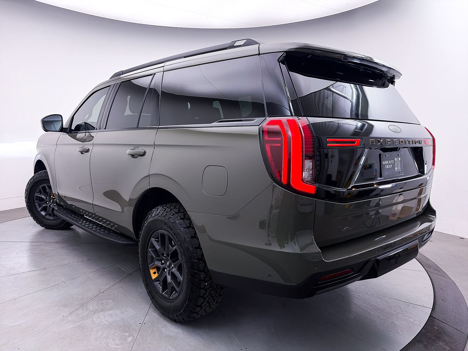 Used 2025 Ford Expedition Tremor AWD/4WD image 2